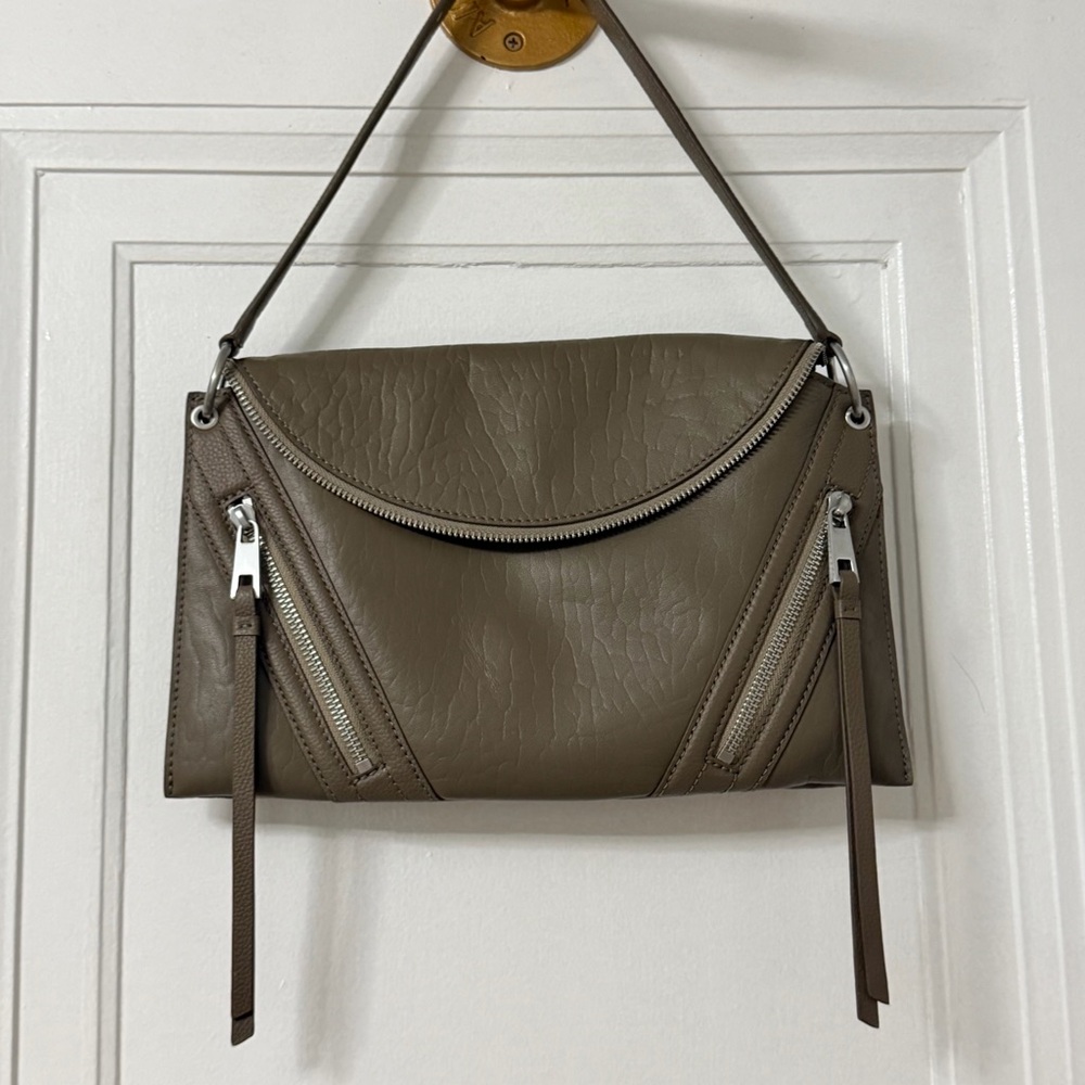 Vince Camuto Bubble Lamb Leather Wayhn Crossbody/Clutch bag. - Picture 4 of 10